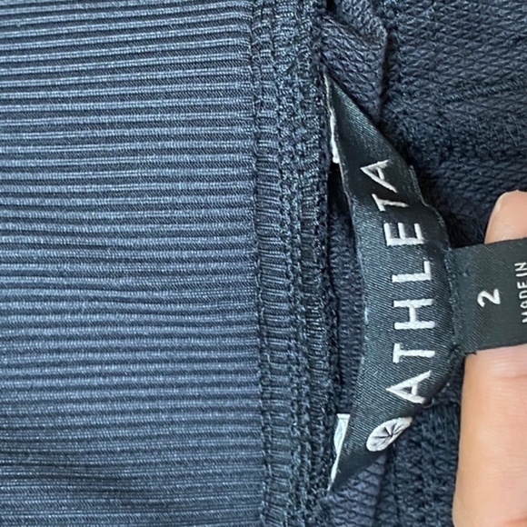 Athleta Black shorts with adjustable string waist - Picture 4 of 5